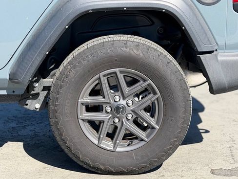 Used 2025 Jeep Wrangler Unlimited Sport AWD/4WD image 3