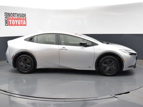 Used 2025 Toyota Prius LE image 5