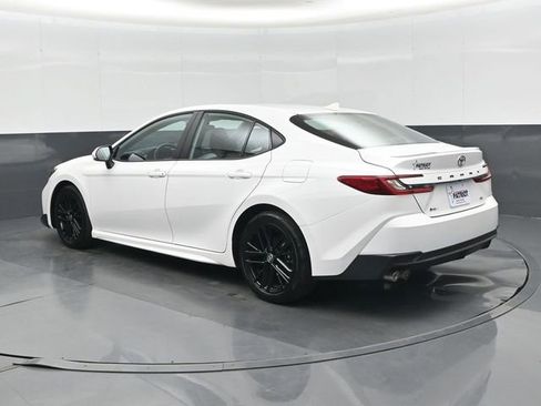 Used 2026 Toyota Camry SE FWD image 7