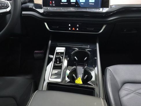 Used 2024 Volkswagen Atlas SE w/ Panoramic Sunroof Package image 20