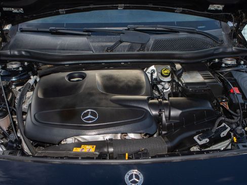 Used 2020 Mercedes-Benz GLA 250 w/ Multimedia Package image 34