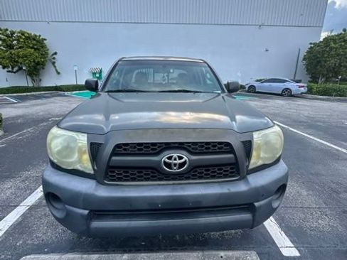 Used 2011 Toyota Tacoma PreRunner w/ Convenience Pkg RWD image 2