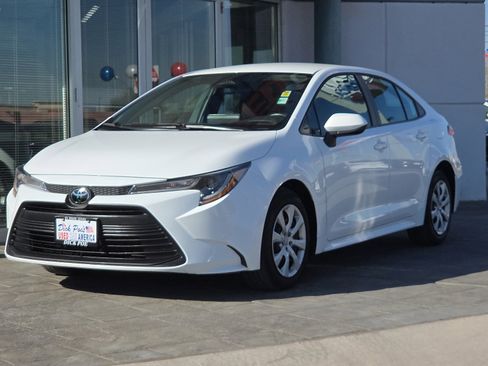 Used 2025 Toyota Corolla LE image 2