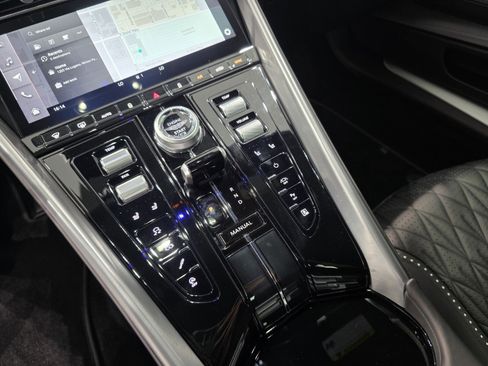 Used 2024 Aston Martin DB12 Coupe RWD image 15