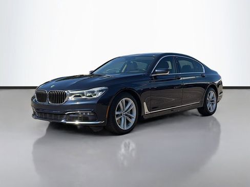 Used 2016 BMW 750i image 7
