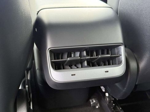 Used 2023 Tesla Model Y Performance image 13