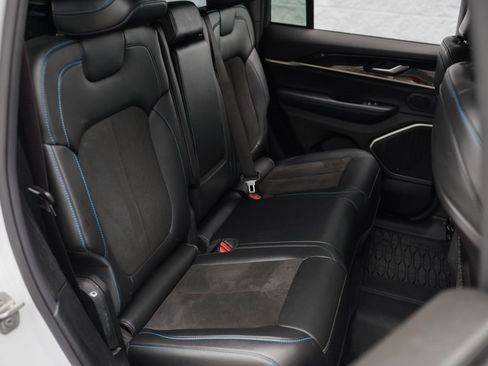 Used 2023 Jeep Grand Cherokee Trailhawk image 26