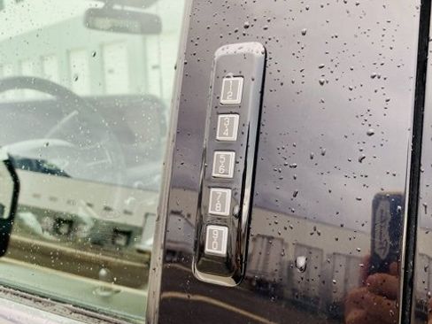 Used 2024 Ford F350 Platinum w/ Tremor Off-Road Package image 13