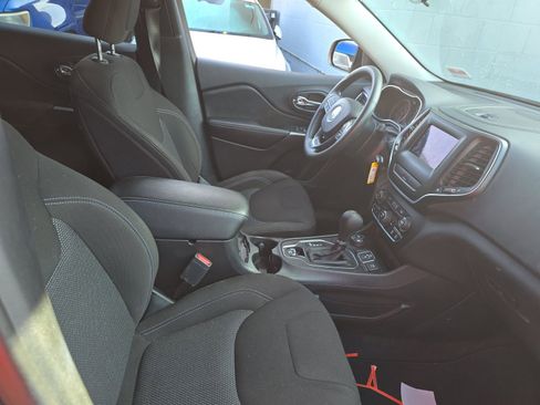 Used 2019 Jeep Cherokee Latitude w/ Popular Appearance Group image 8