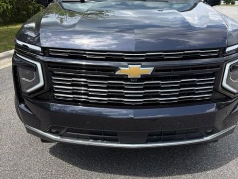 Used 2025 Chevrolet Suburban High Country AWD/4WD image 4