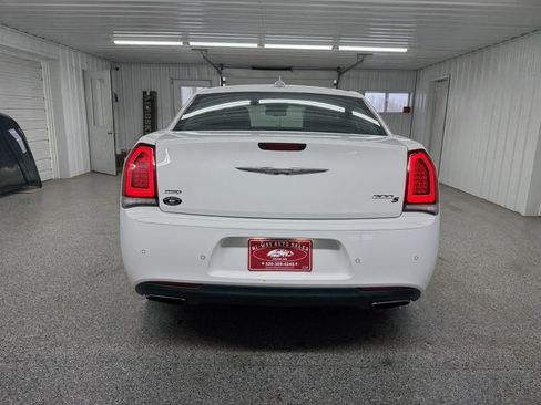 Used 2018 Chrysler 300 S w/ 300S Premium Group image 5