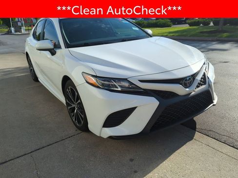Used 2019 Toyota Camry SE FWD image 3