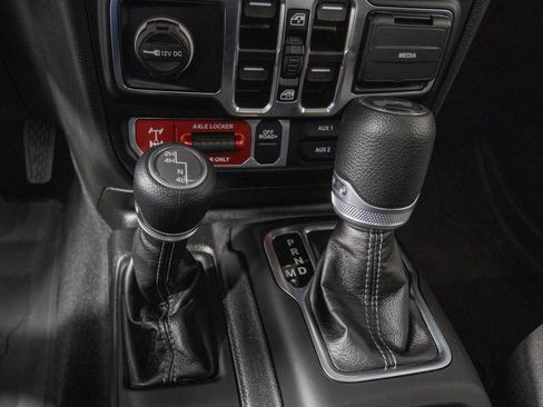 Used 2024 Jeep Wrangler Willys image 24