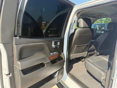Used 2019 GMC Sierra 2500 SLT w/ Duramax Plus Package AWD/4WD image 14