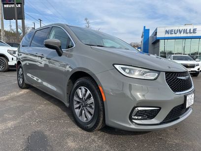 Used 2023 Chrysler Pacifica Touring-L