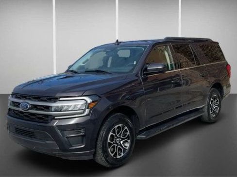 Used 2024 Ford Expedition Max XLT image 3