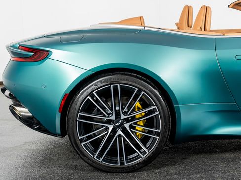 Used 2025 Aston Martin DB12 Convertible image 9