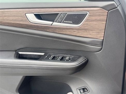 Used 2025 Volkswagen Atlas SEL Premium R-Line image 22