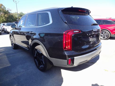 Used 2023 Kia Telluride S image 4