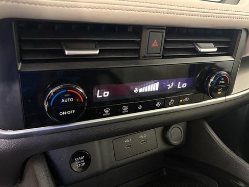 Used 2024 Nissan Rogue SV FWD image 26