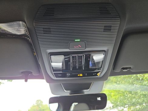 New 2025 Volkswagen Tiguan SE R-Line image 25