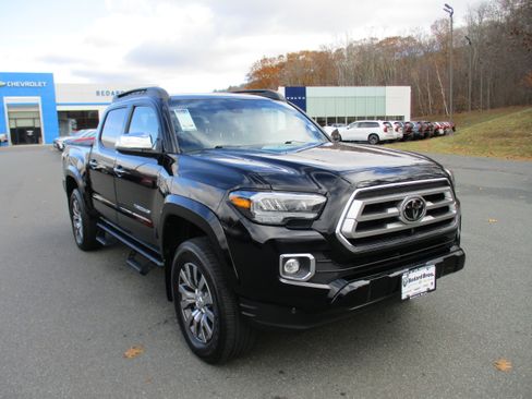 Used 2020 Toyota Tacoma Limited image 3