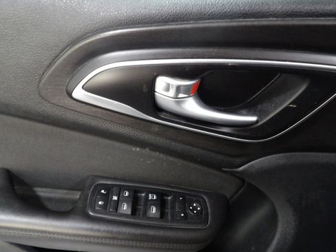 Used 2017 Chrysler 200 LX image 8