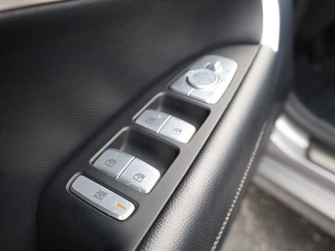 Used 2023 Genesis G70 2.0T image 15