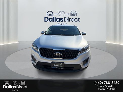 Used 2017 Kia Sorento LX image 3