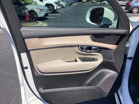 Used 2026 Volvo XC90 B6 Plus w/ Protection Package Premier AWD/4WD image 13