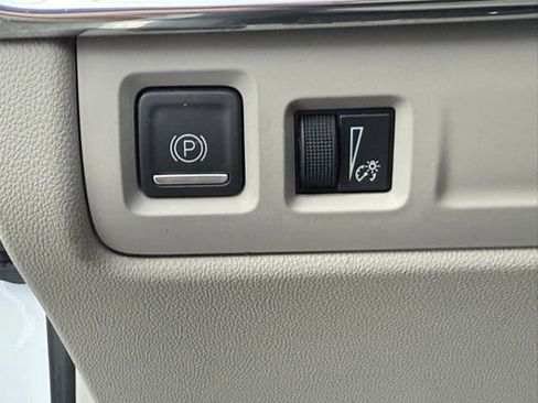 Used 2023 Cadillac XT4 Luxury w/ Cold Weather Package FWD image 26