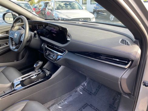 Used 2025 Buick Envista Sport Touring image 35