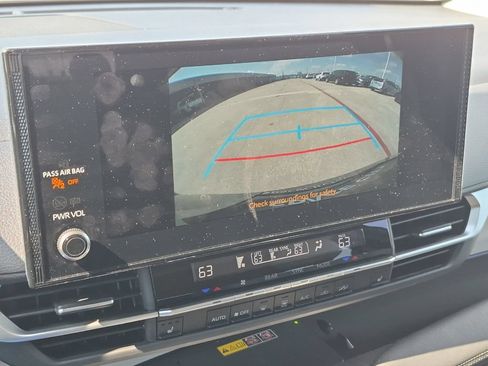 Certified 2025 Toyota Sienna XLE FWD image 21