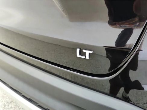 Used 2024 Chevrolet Trax LT w/ Driver Confidence Package FWD image 27