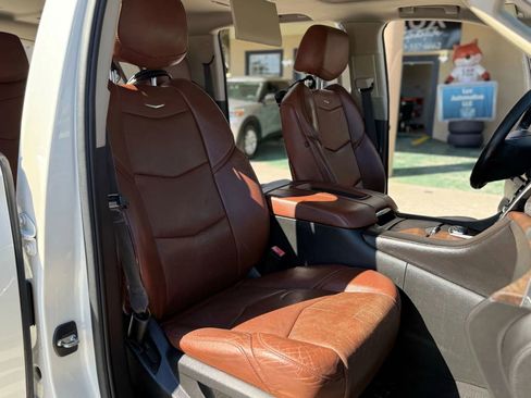 Used 2015 Cadillac Escalade ESV Premium image 25