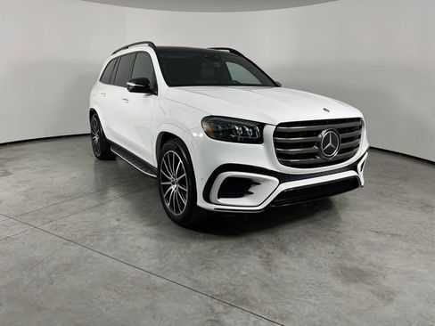 Used 2025 Mercedes-Benz GLS 450 4MATIC image 2