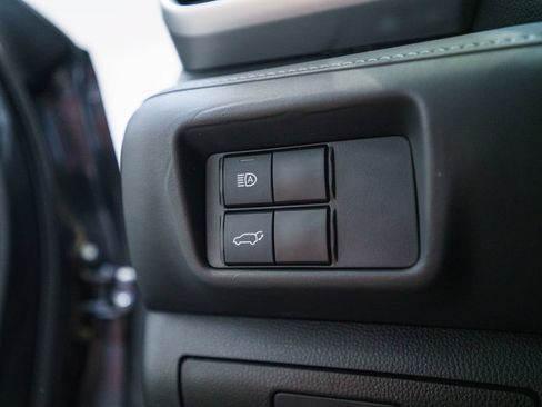 Used 2020 Toyota Highlander LE FWD image 22