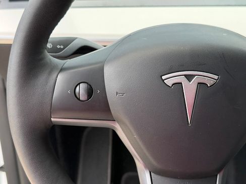 Used 2024 Tesla Model Y Long Range AWD/4WD image 15