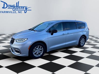 Used 2024 Chrysler Pacifica Touring-L