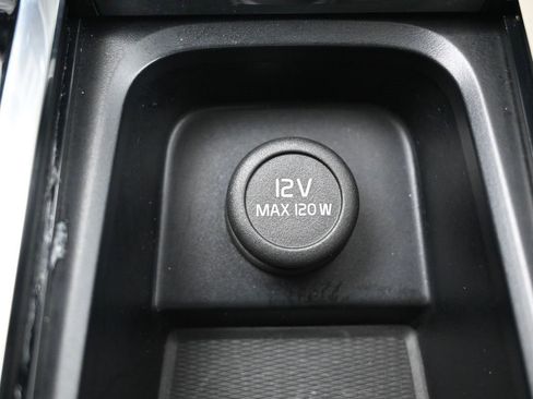 Used 2024 Volvo XC60 B5 Plus w/ Protection Package Premier image 26