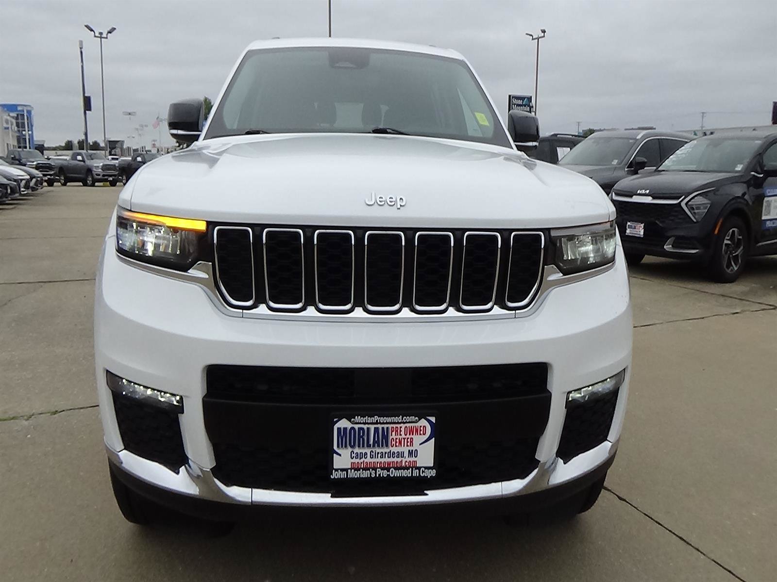 Used 2023 Jeep Grand Cherokee L Limited AWD/4WD image 3