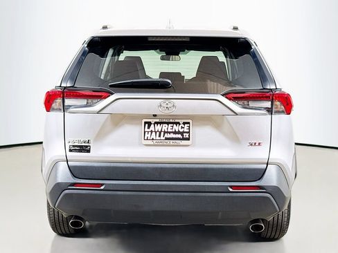Used 2025 Toyota RAV4 XLE FWD image 5