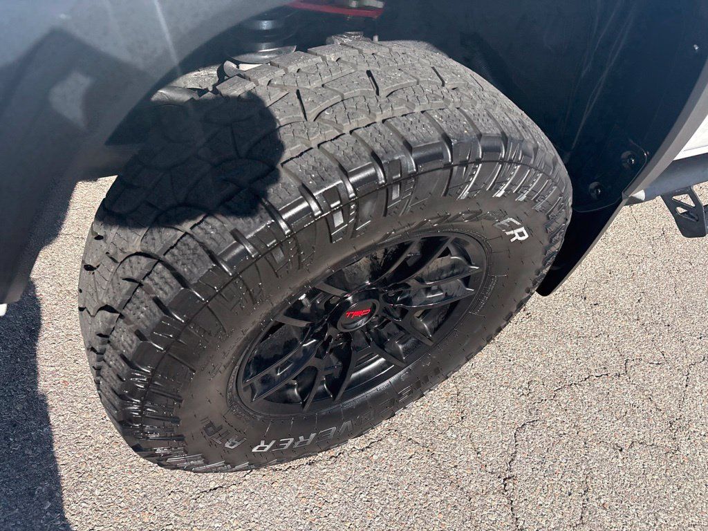 Used 2021 Toyota Tacoma TRD Off-Road w/ Technology Package AWD/4WD image 9