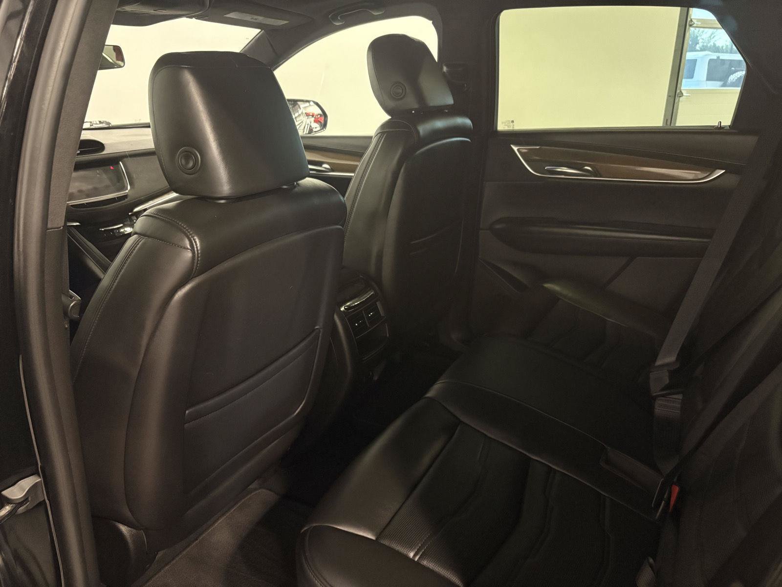 Used 2017 Cadillac XT5 Platinum AWD/4WD image 34