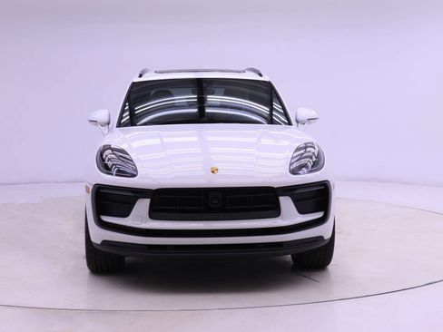 Used 2025 Porsche Macan image 8