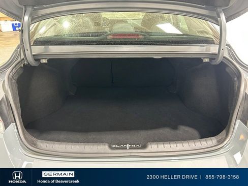 Used 2022 Hyundai Elantra Limited FWD image 29