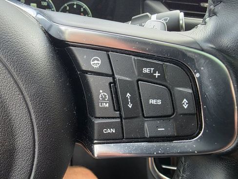 Used 2019 Jaguar XF S image 24