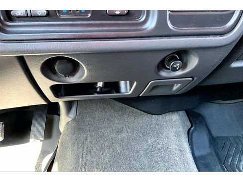 Used 2006 GMC Sierra 1500 SLE w/ Light Duty Power Package image 29