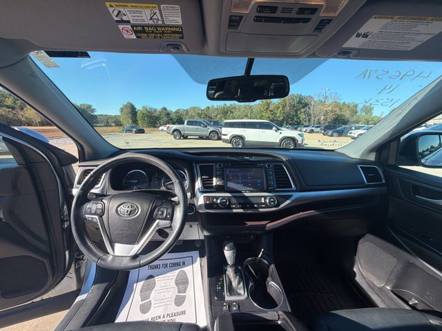 Used 2014 Toyota Highlander XLE FWD image 11