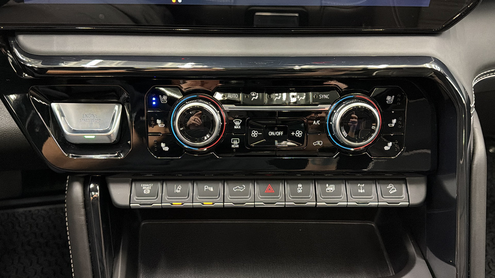 Used 2026 GMC Sierra 2500 AT4X AWD/4WD image 25
